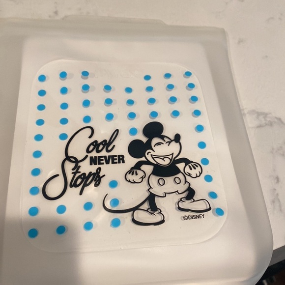 Pyrex® Half-Gallon Silicone Storage Bag 2-pack: Disney Mickey Mouse - Picture 7 of 7